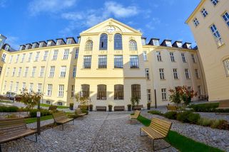 Humanitní fakulty hrozí stávkou, kvůli nízkým výdělkům prchají učitelé - Novinky